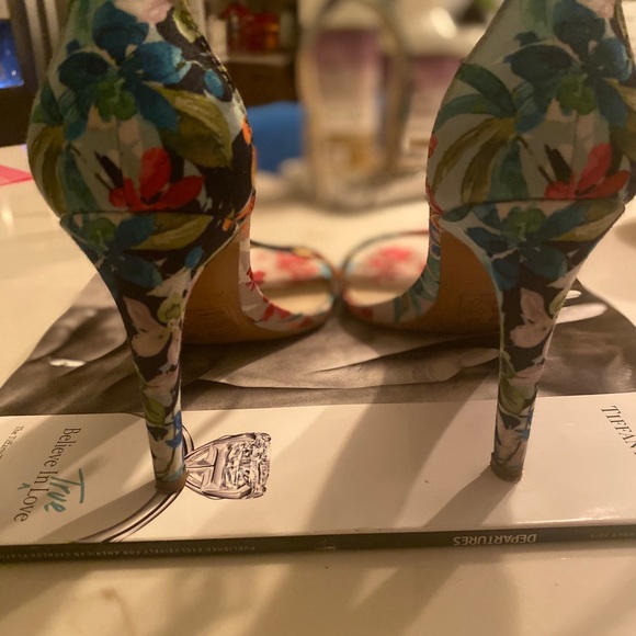 Aldo Floral Heels - Picture 3 of 3